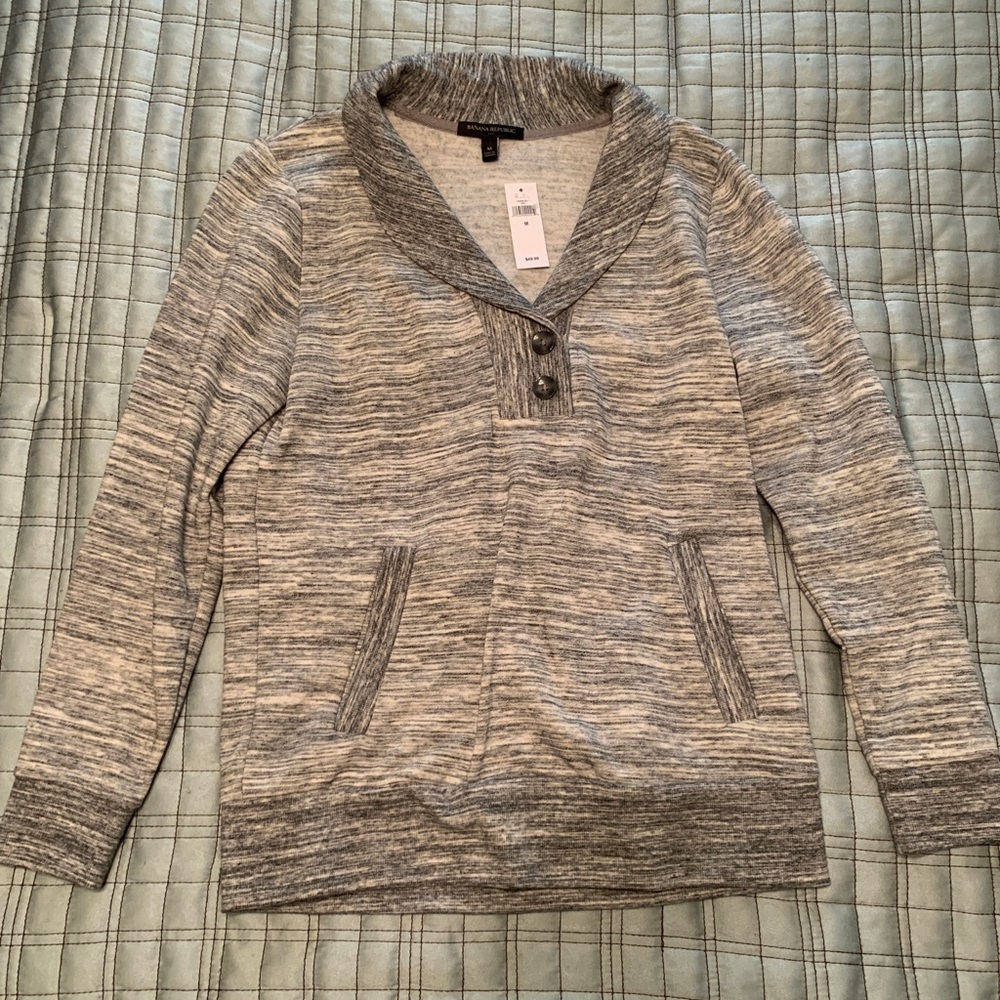 Banana Republic pull over - very comfy